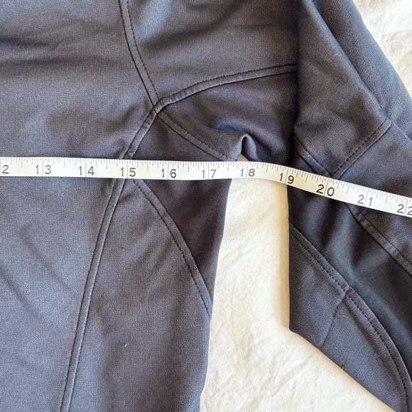 Mountain Hardware Windstopper Quarter Zip, size small - Picture 5 of 9